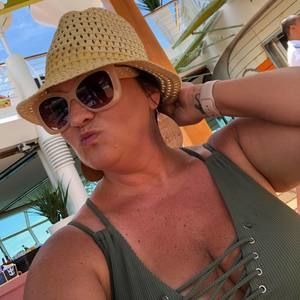 Meet your Posher, Christy